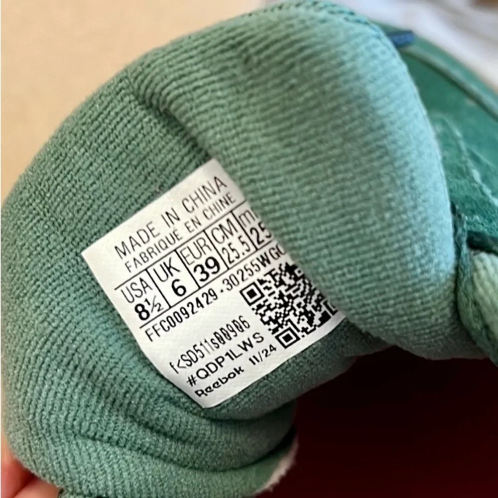 Reebok Forest Green Suede Sneakers with Pink Highlights NEW - Picture 8 of 8